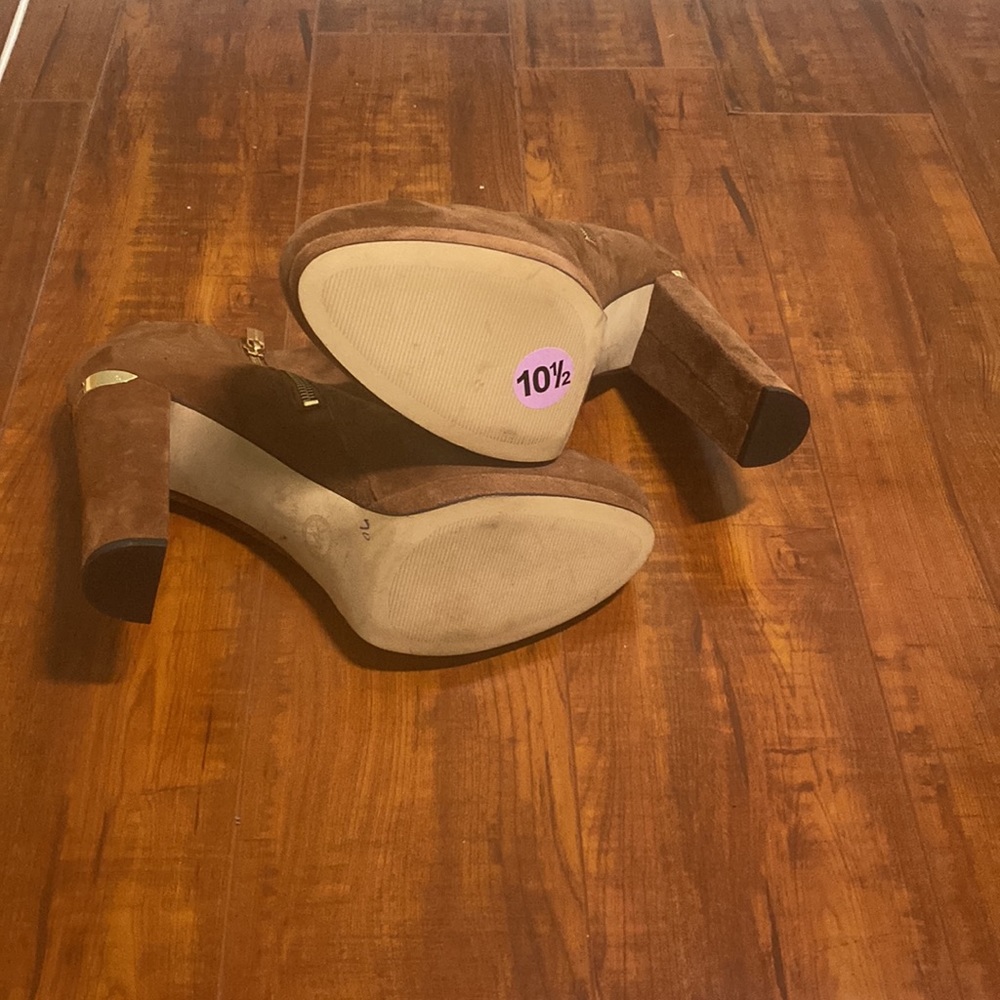 NEW MICHAEL MICHAEL KORS SUEDE HEEL BOOTIE - Picture 4 of 16